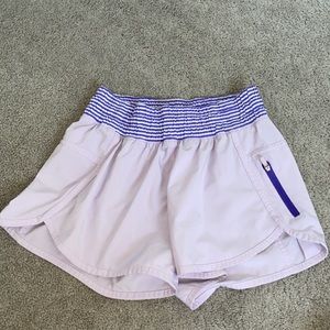 Light purple lulu lemon size 4 shorts